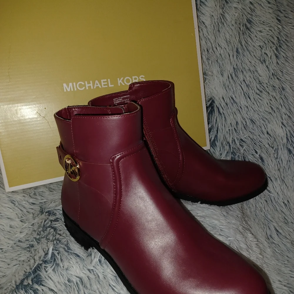 Michael Kors Women's Mulberry Carmen Flat  Ankle Boots - Picture 3 of 9